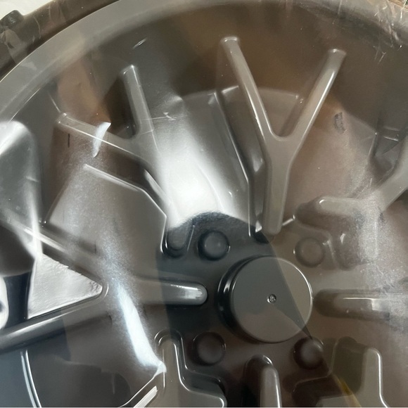 Tire Slow Feeder For Medium And Large Dogs - Picture 2 of 5